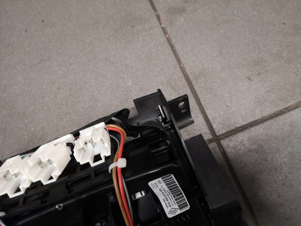 фото №9, Роз'єм прикурювача audi a8 d4 4h0864051b