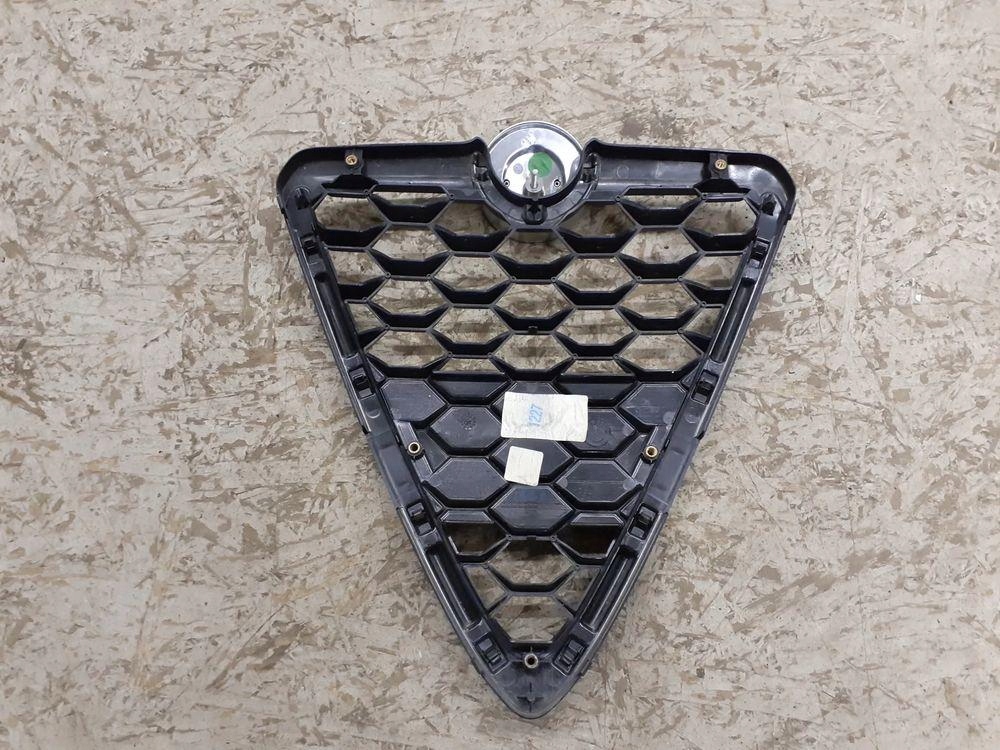 Решётка радиатора решётка радиатора alfa romeo giulietta рестайлинг  карбон 9816859580 в Украине