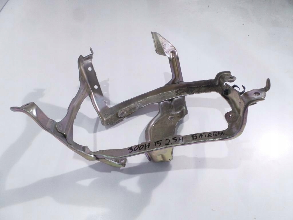 фото №1, Lexus is 300h 200t 2016 2.5h основание аккумулятора