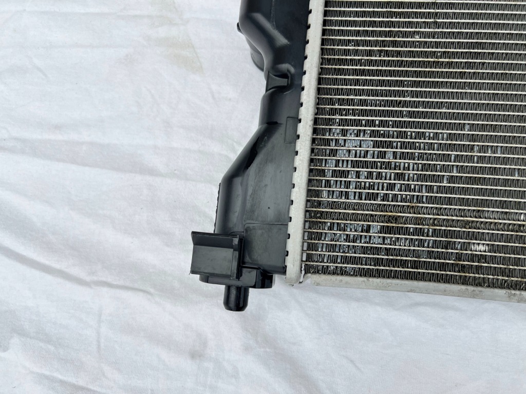 Toyota rav4 v camry xv70 viii lexus es nx радиатор воды oem 122050-0094 Недорого