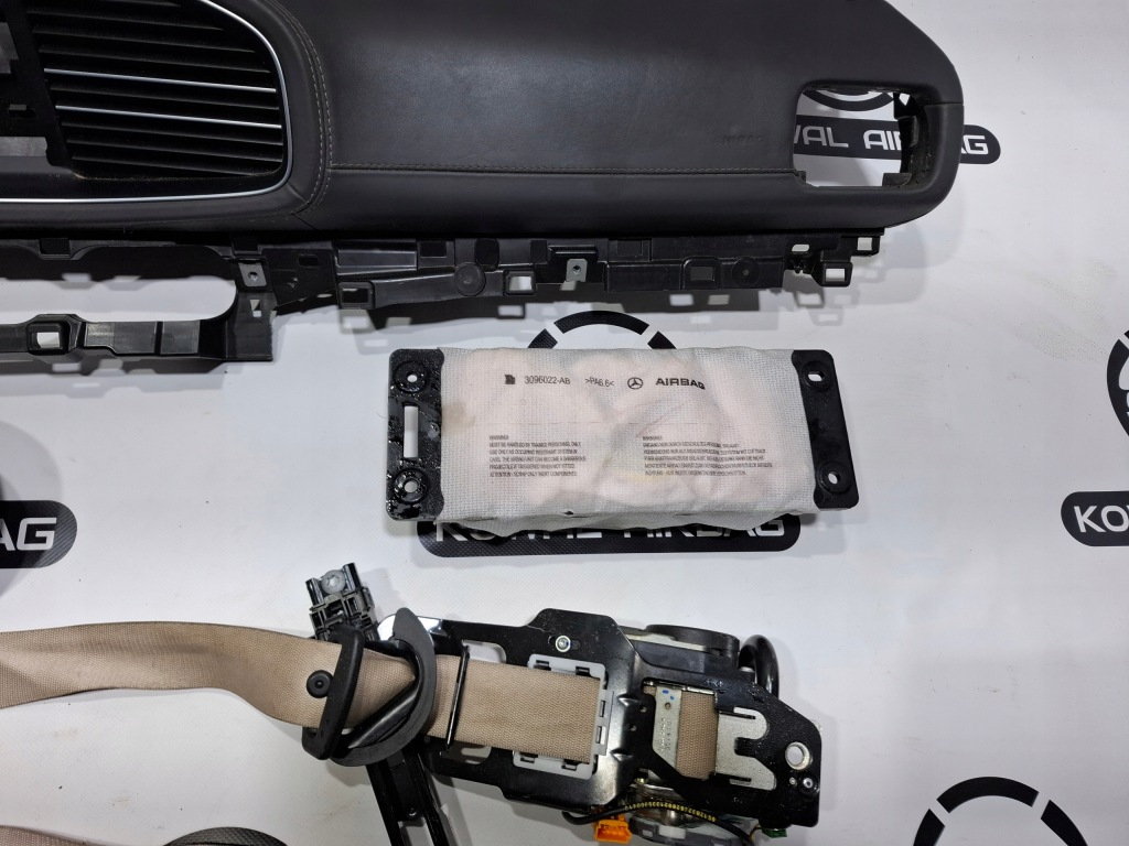 фото №9, Mercedes gle gls w167 гладкая серая кожа приборная панель панель  подушка безопасности ремни оригинал