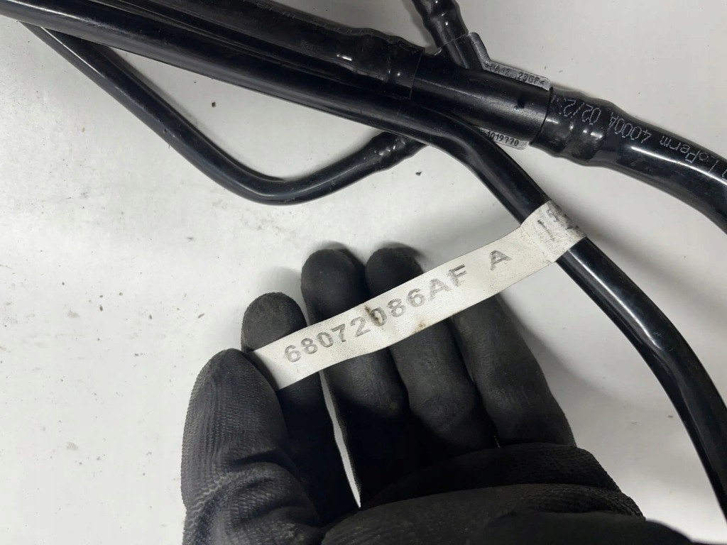 Шланг топлива dodge challenger купе 68072086af 6.4l бензиновый 361kw 2015 Оригинал