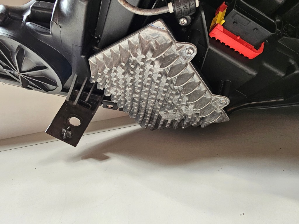 Фара передня правий правий перед iveco stralis s-way звичайна led 58029055180 Недорого