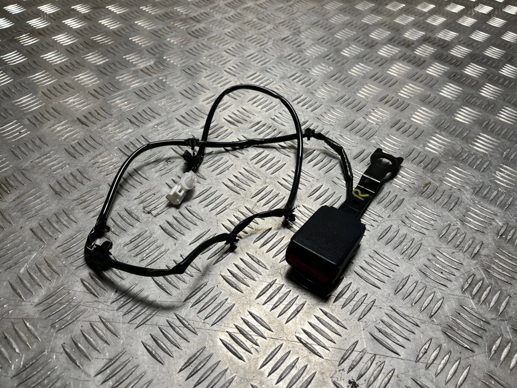 Купить Клипса поперечина сиденье перед правый  mitsubishi eclipse cross 17-