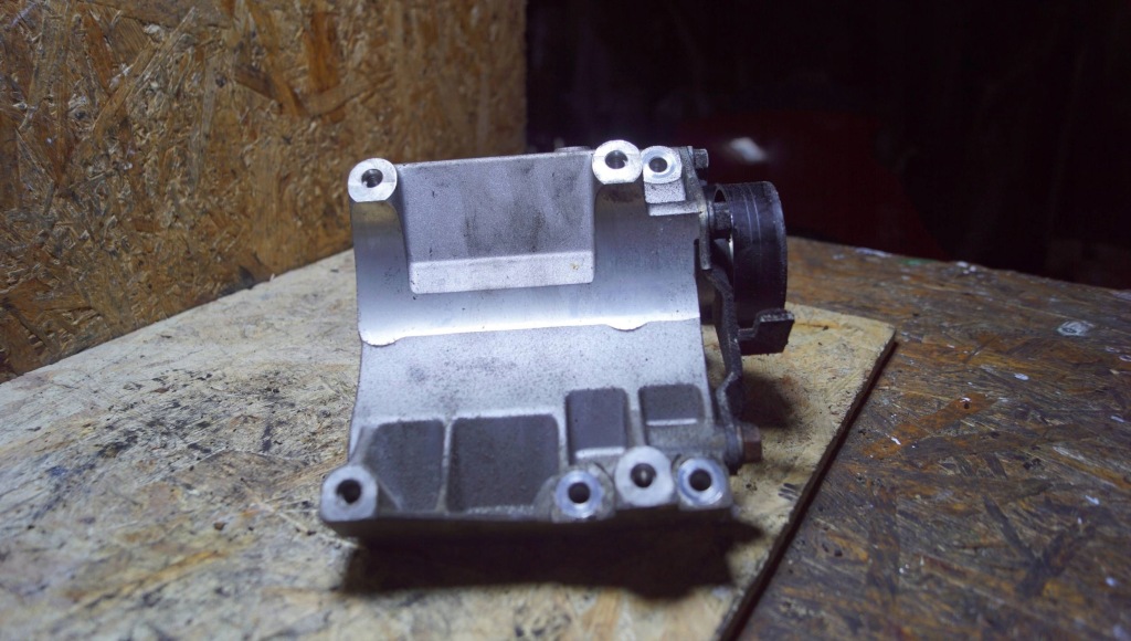 Mercedes w169 2.0 cdi кронштейн натягувач кронштейн генератора в Україні