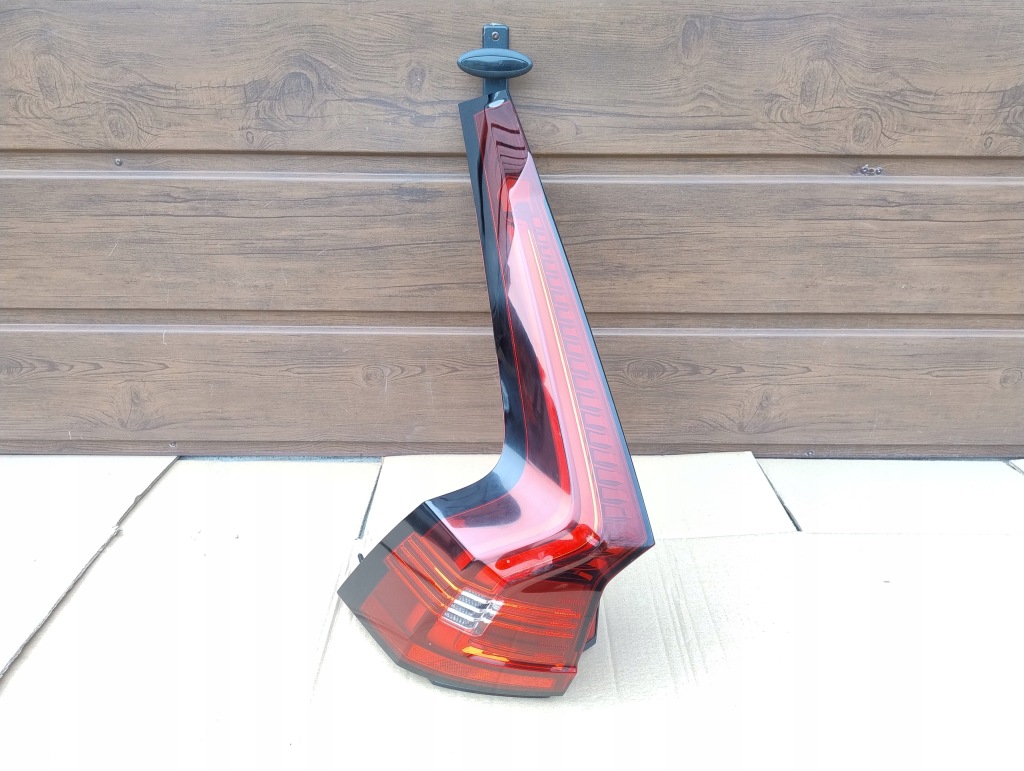 Купить Volvo v90 2 рестайлинг  левая фара led задний  bardzo хорошее состояние оригинал 31655868