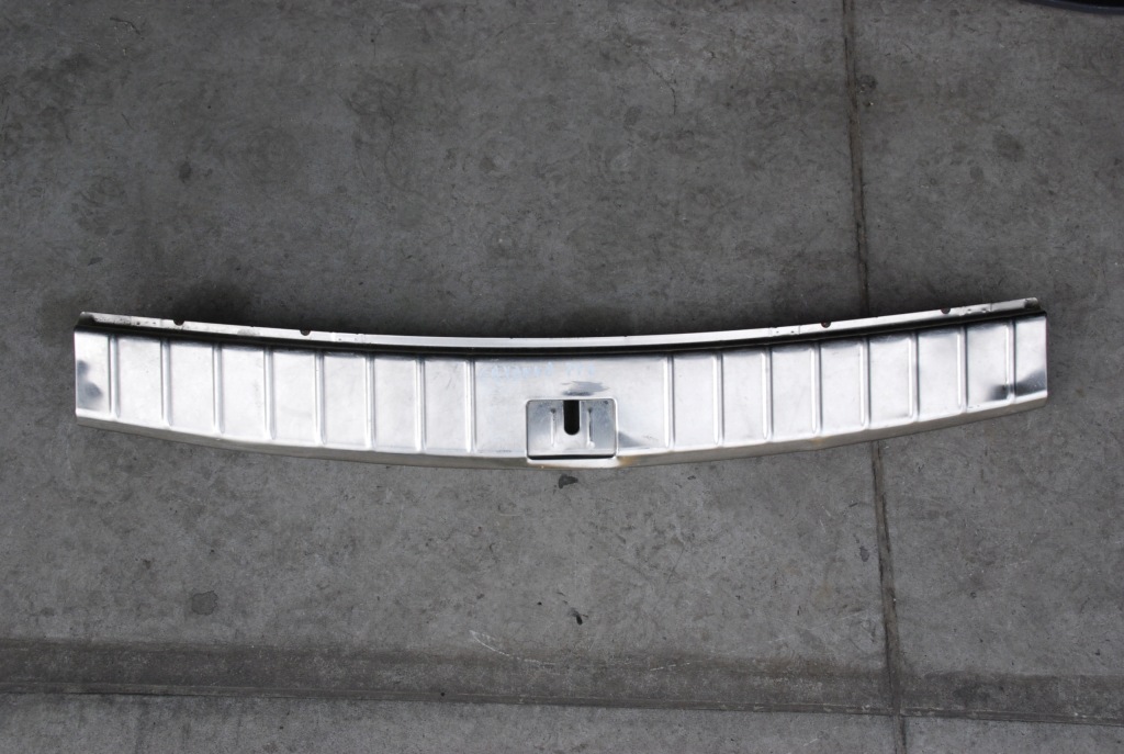 фото №1, Porsche cayenne 7l5 молдинг порог багажника