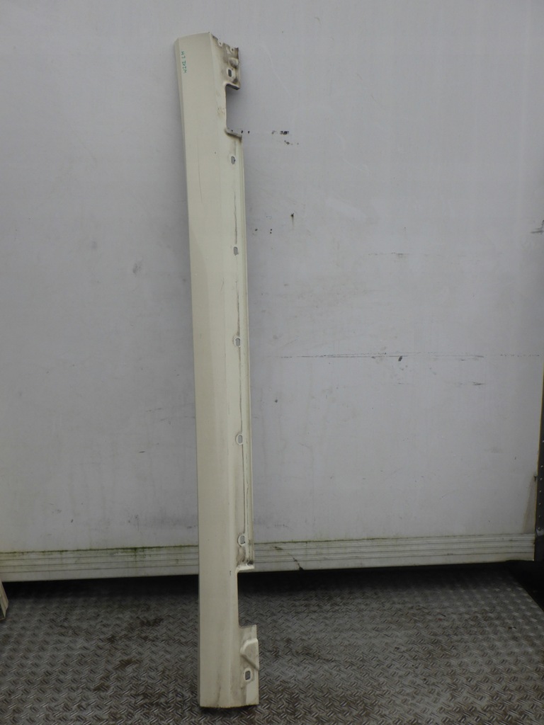 фото №1, Mercedes w212 молдинг порог левая