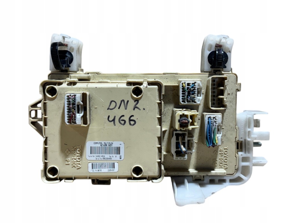 фото №1, Коробка предохранителей toyota corolla verso ii 89221-0f010