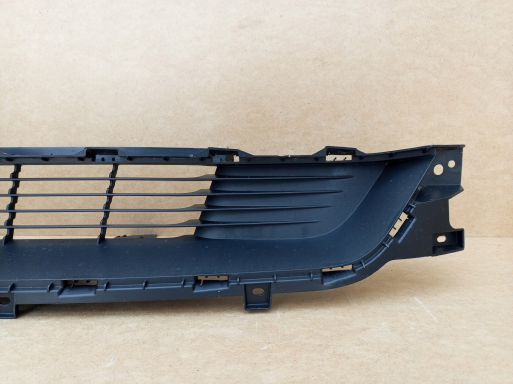 Купити Tesla model y рестайлінг  25- решітка нижня бампера перед 1983889-00-d 193288300c=