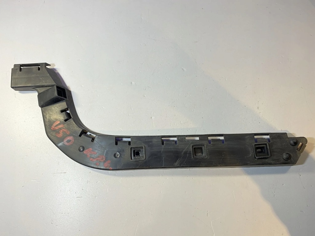 фото №2, Volvo v50 2009 элементы крепёжные