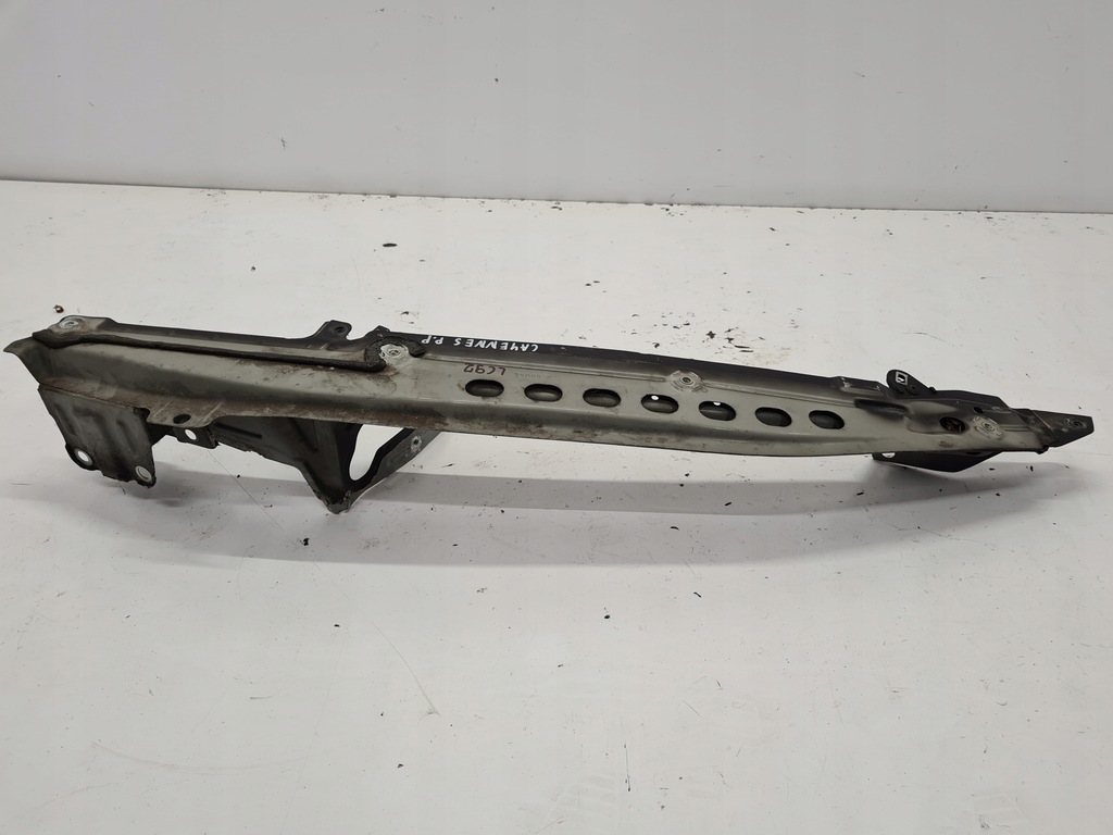 фото №1, Porsche cayenne s кронштейн крыла правый перед