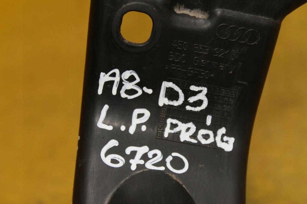 Audi оригинальный номер 4e0853921c кронштейн  порог крыла Киев