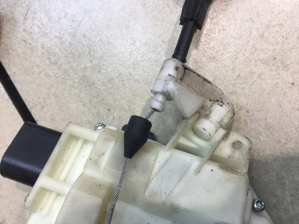 фото №6, Замок дверь правый перед toledo ii 8 pin