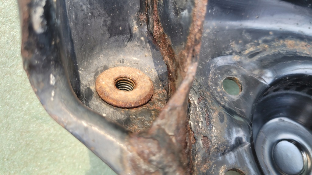 фото №7, Vw passat b5 audi a4 b5 кронштейн амортизатора 8d0412391b