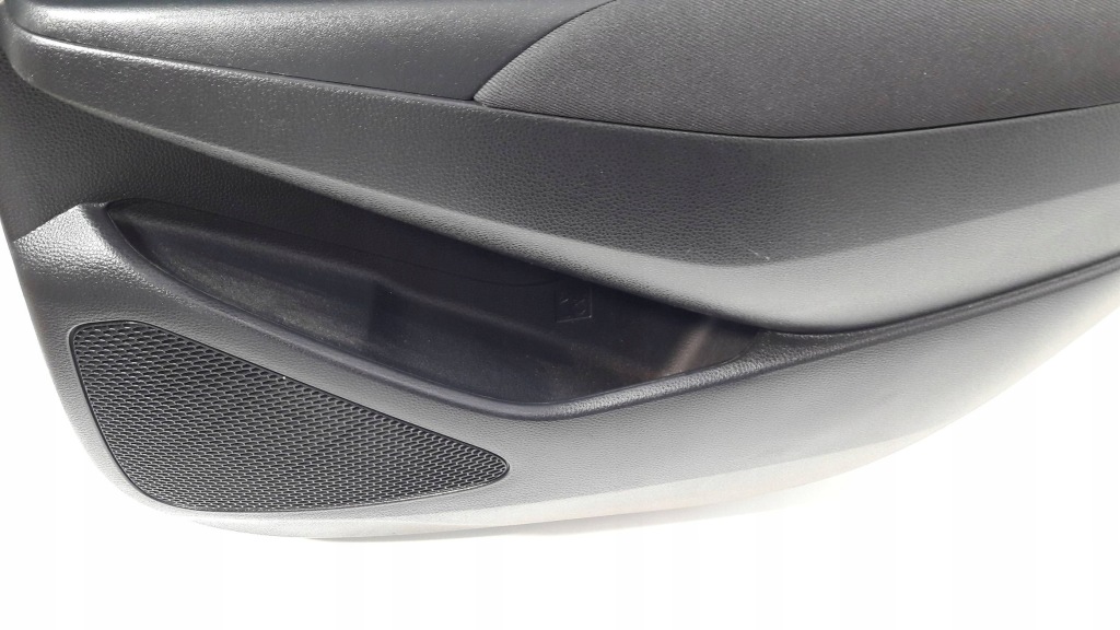 фото №9, Toyota corolla e210 e21 обшивка двері правий задній 67613-x1g02 et37