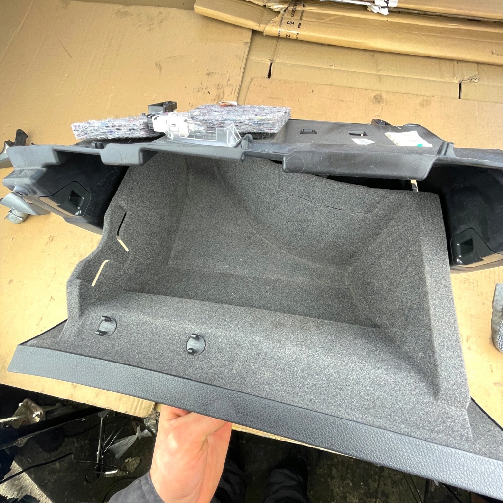 Mercedes x117 w117 117 c117 cla бардачок пассажира чёрный 2016r 1766808600 Недорого