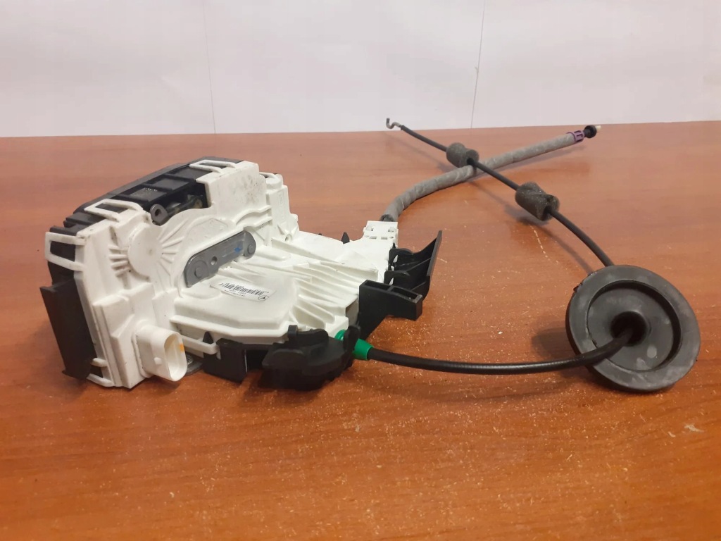 Замок левых передних дверь mercedes-benz e coupe c207 12394 2.1l дизель Киев