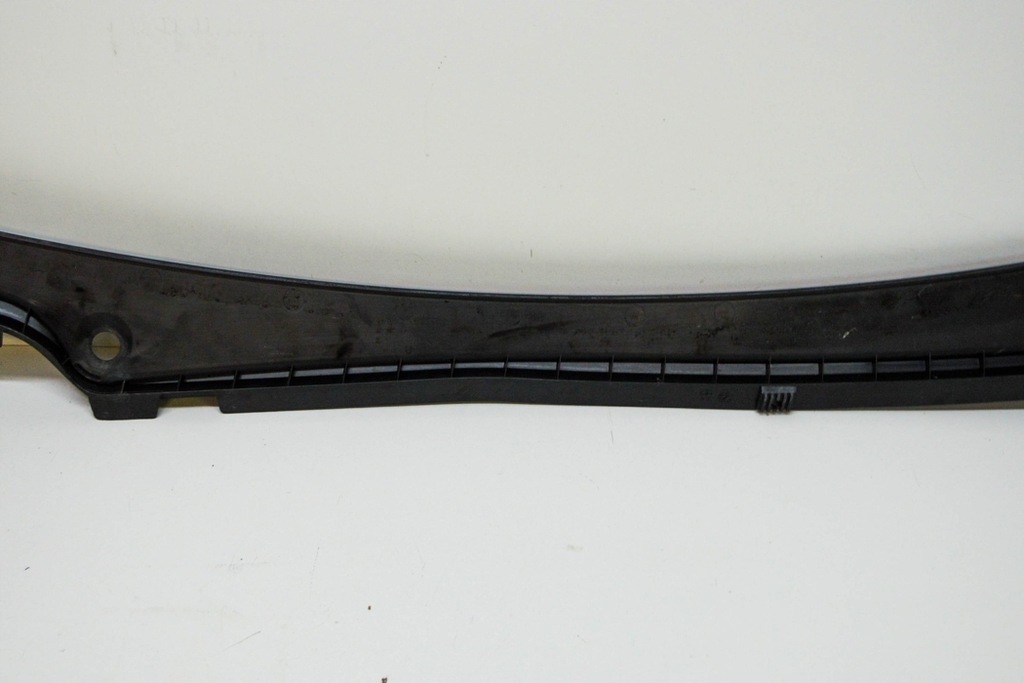 фото №7, Пластик дворник передних audi q5 8r 8r1819403 3.2l бензиновый 199kw