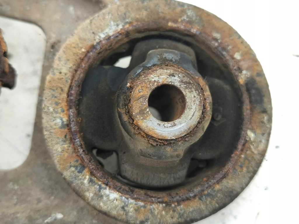 фото №9, Toyota rav 4 xa30 2006 кронштейн двигуна