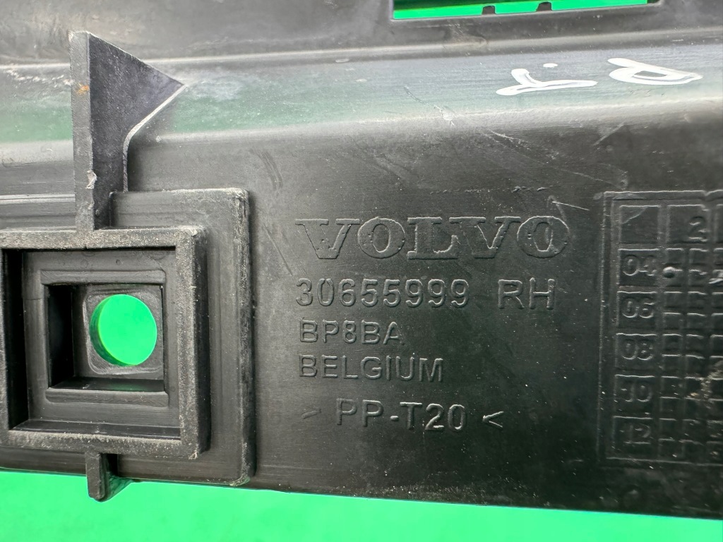 фото №9, Направляющая кронштейн бампера правый задний задняя 30676206 30655999 volvo s40 ii 04-