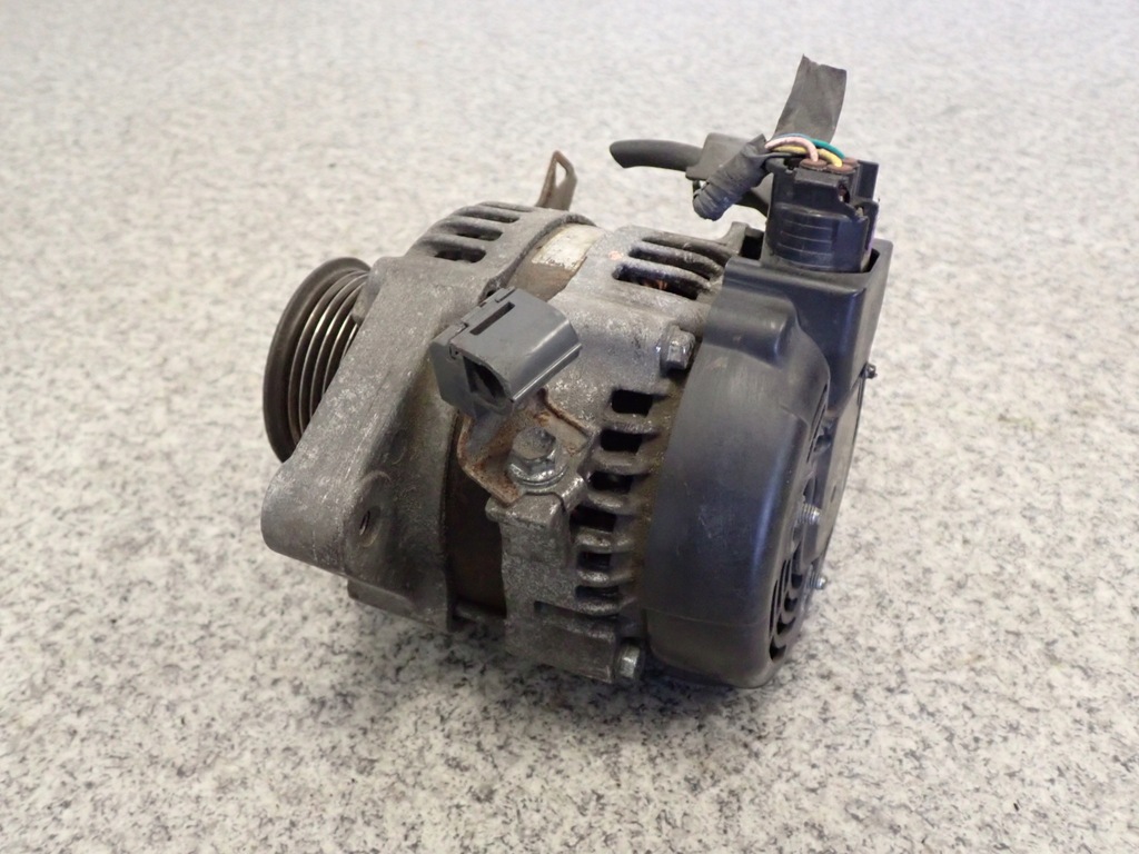 фото №6, Toyota yaris ii 1.0 benz 1kr 09-11 генератор