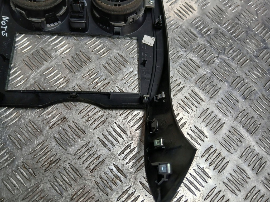 фото №11, Nissan note e12 панель средний рамка 682603vv0a 2015r