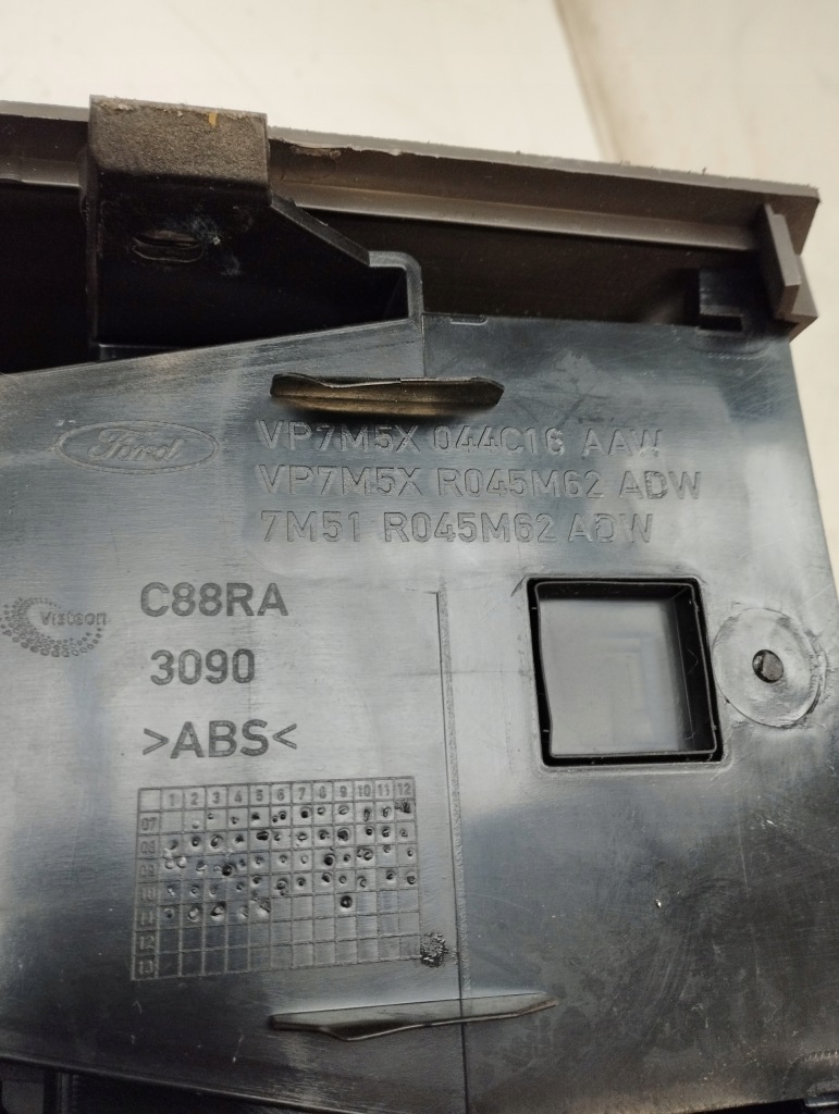 Купить Ford kuga mk1 туннель средний рамка dekor 7m51r045m62adw