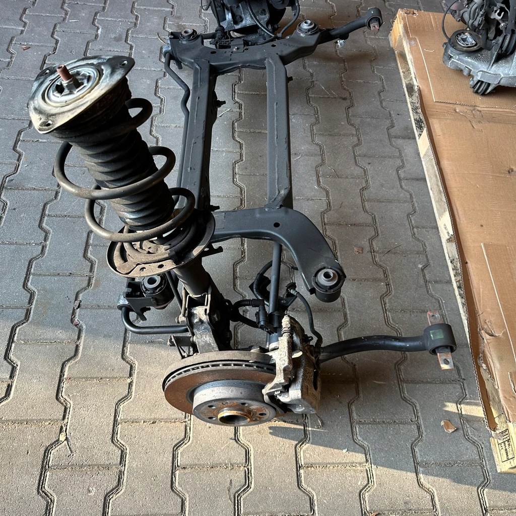 фото №13, Renault megane v e-tech ліва поворотний кулак амортизатор задня ступиця 543206va0a