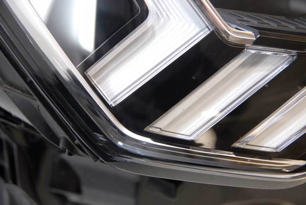 Фара правий перед audi q3 2 83a full led 83a941034 Доставка