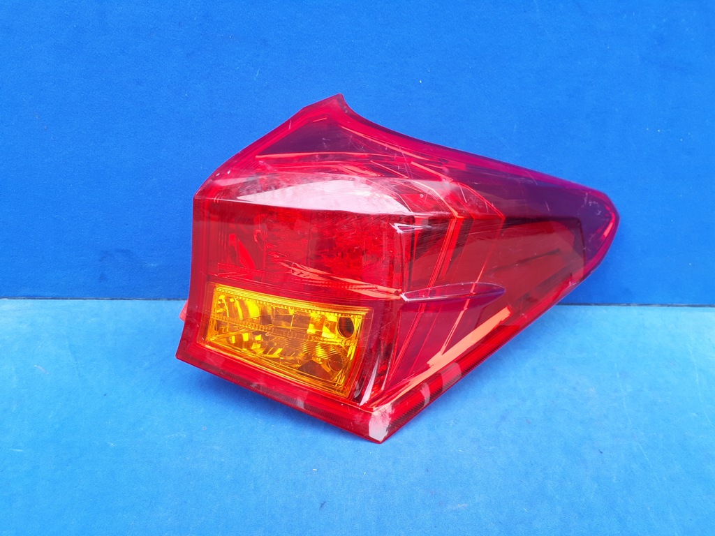 фото №1, Toyota auris ii 2012-2015 лампа задняя правая led