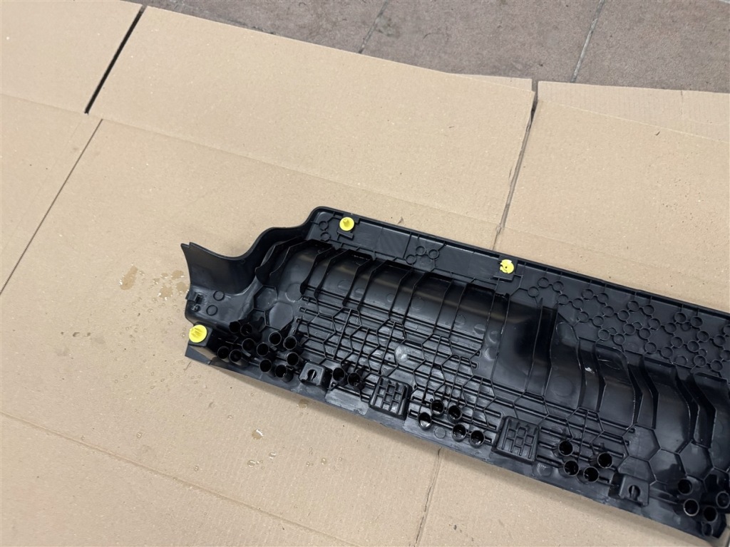 Пластик накладка порог правый задний  подножка ford courier mk3 3 3 23-26r в Украине