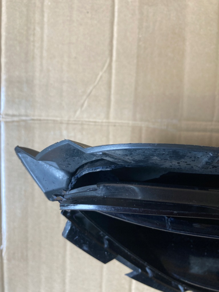 Audi q5 lift права решітка бампера orygi. Оригінал