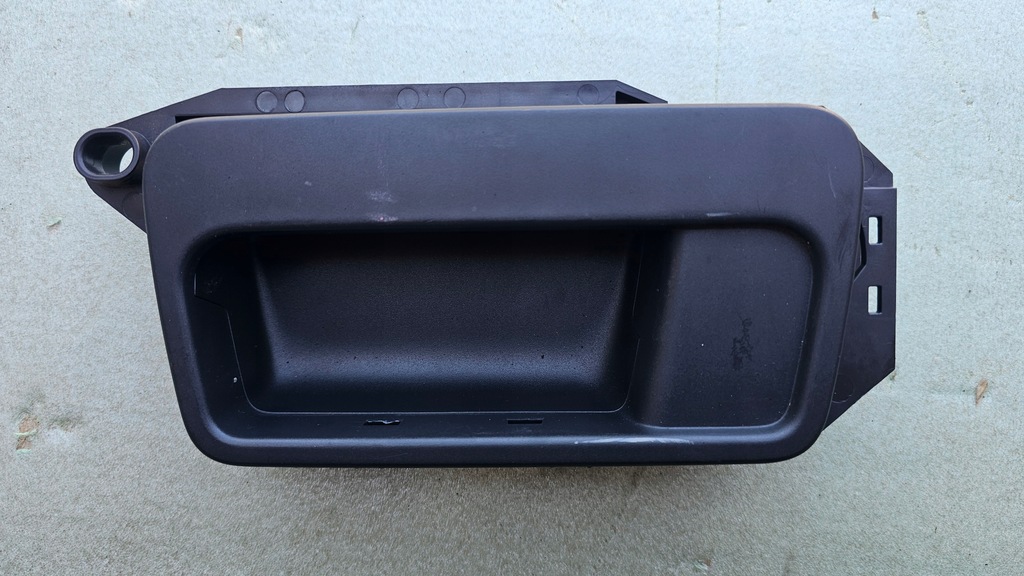 фото №1, Volvo xc90 i 2.9 ручка кронштейн оббивка кришки задній 8652550