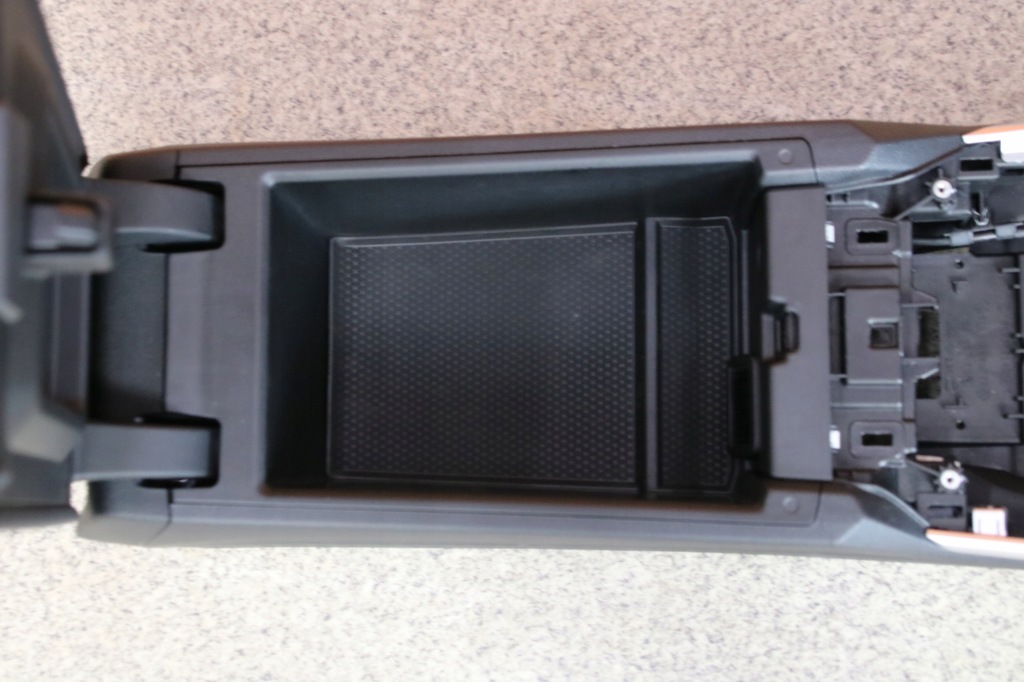 Купить Bmw g20 g21 g22 туннель средний панель  подлокотник кожа