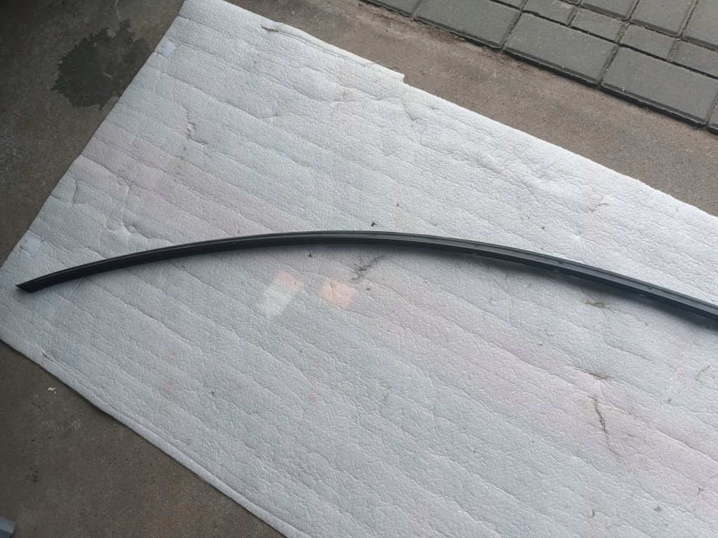 Молдинг дахова права tesla y в Україні