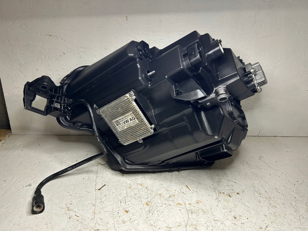 Skoda karoq рестайлинг  57a 57b фара правая full led crystal ходовие огни  st.bdb Недорого