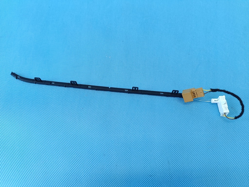 фото №1, Audi a4 b9 2024 r avant 2,0 tfsi молдинг освещение волоконно-оптический кабель туннель правый