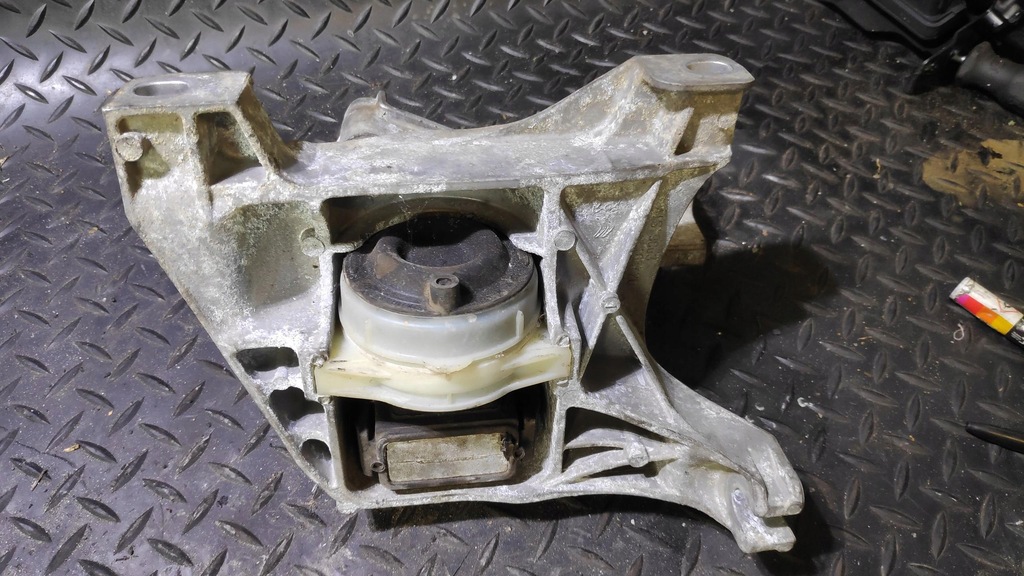 фото №5, Кронштейн подушка двигуна peugeot 308 t9 4a100160