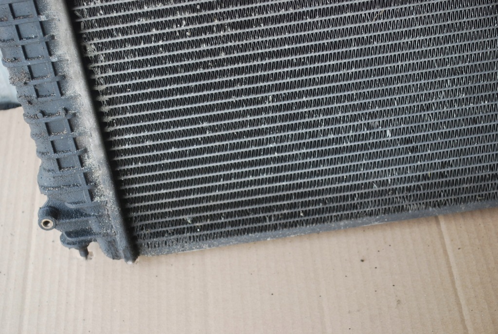 фото №8, Радіатор wody audi a8 d2 2.5 tdi 4d0121251k