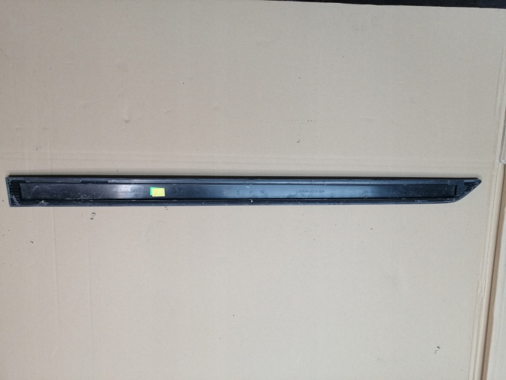 фото №2, Skoda yeti права молдинг двері перед idealna