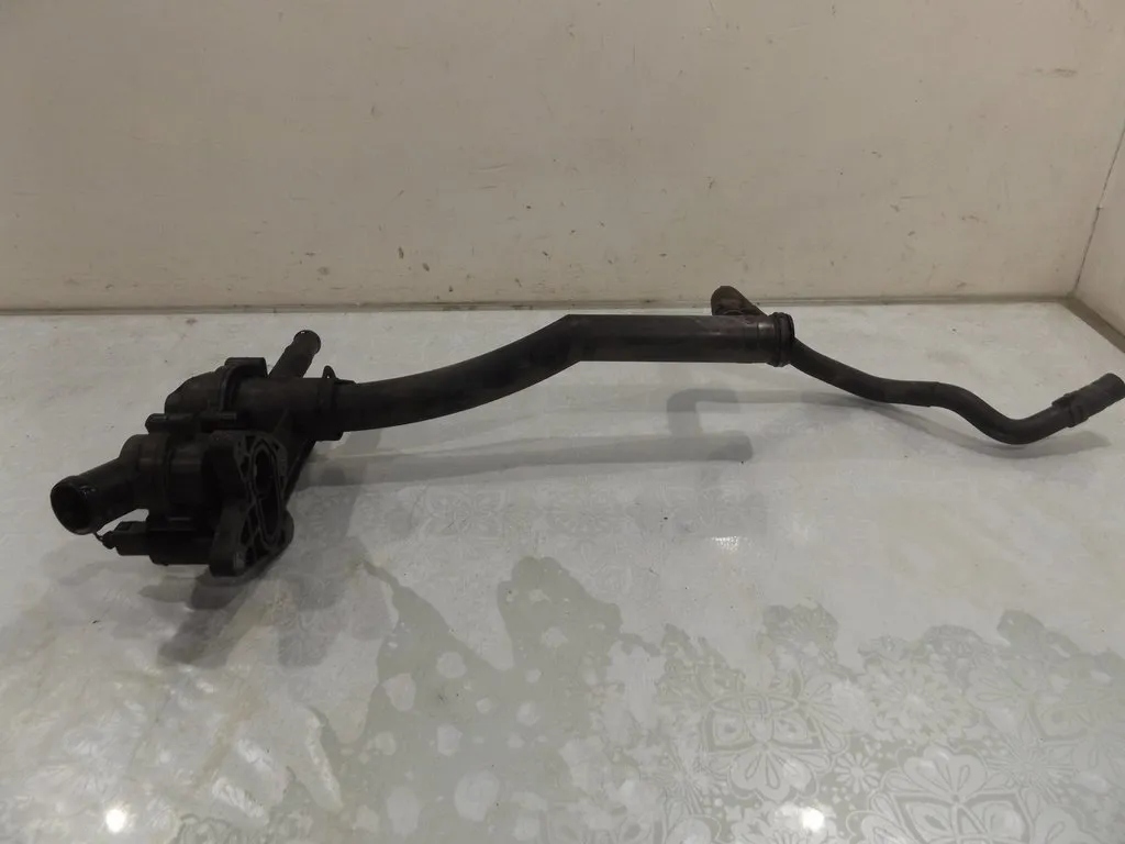 фото №3, Passat b6 1,6fsi корпус термостата