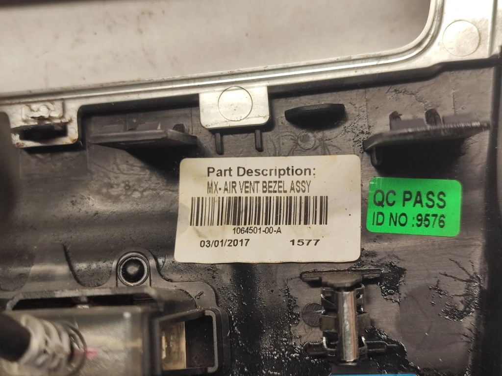 Рамка середня панель приладів tesla model x 106450100a electric 385kw 2017 Оригінал