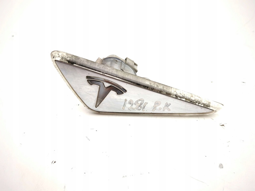 фото №1, Tesla model s 2020 левая сторона поворотник крыла передний