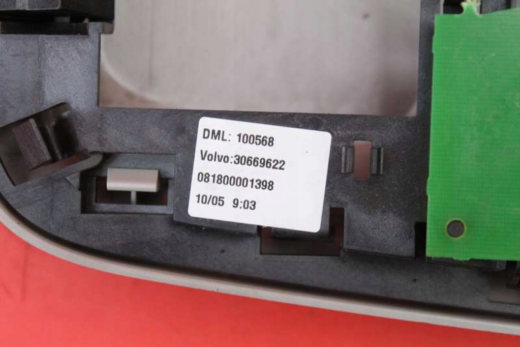 фото №7, Лампа освещение салона перед 30669622 volvo xc90 1 i 06-14