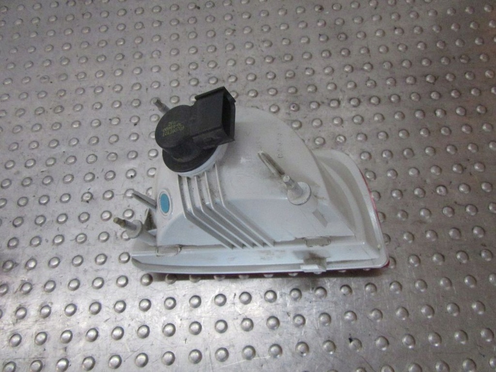 фото №13, Chevrolet camaro 2011 лампа наружная wewnątrzna задняя + цоколь + лампочка