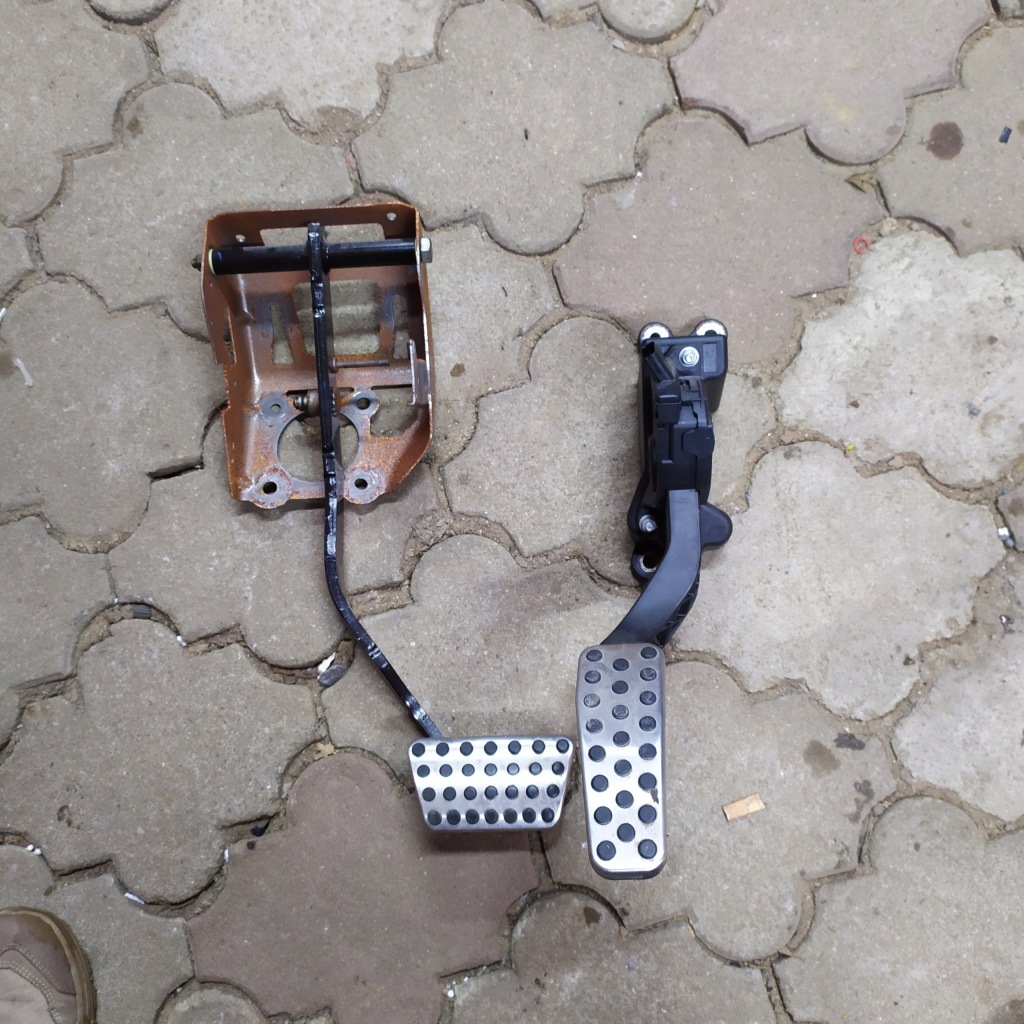 фото №1, Dodge challenger педаль газу гальма