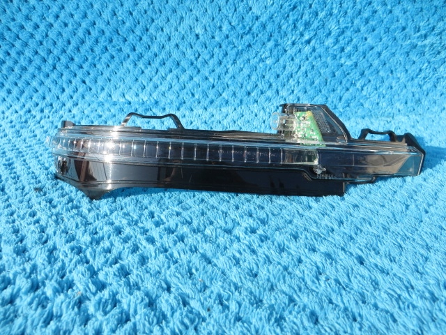 фото №1, Audi q7 4m0 поворотник дзеркало led правий