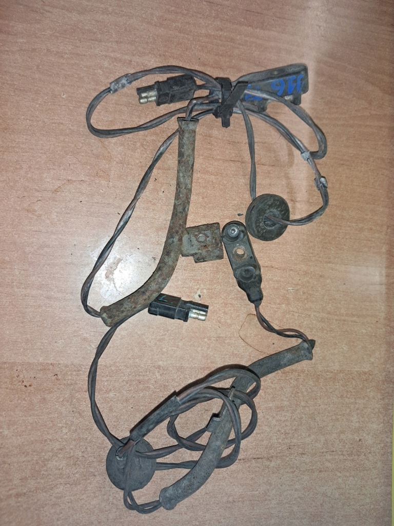 Купити Датчик гальмівних колодок перед mercedes w116 107 0085451728