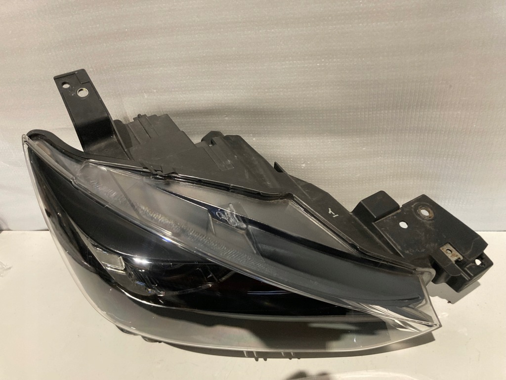 Фара перед правий full led mazda cx-3 10 pin d10e-51030 Оригінал